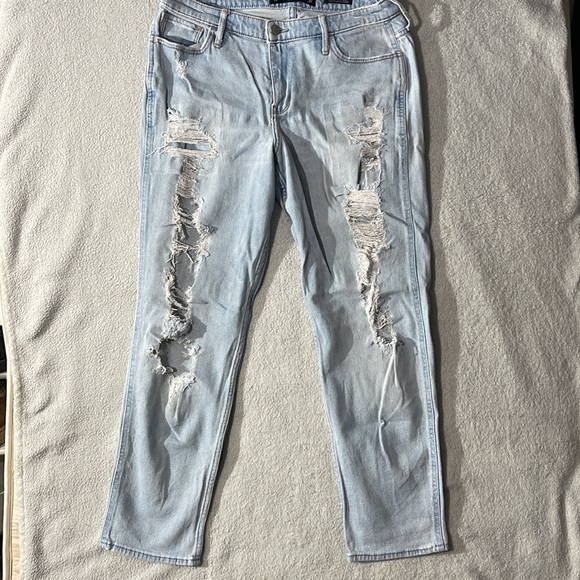 Hollister Jean - Picture 3 of 4